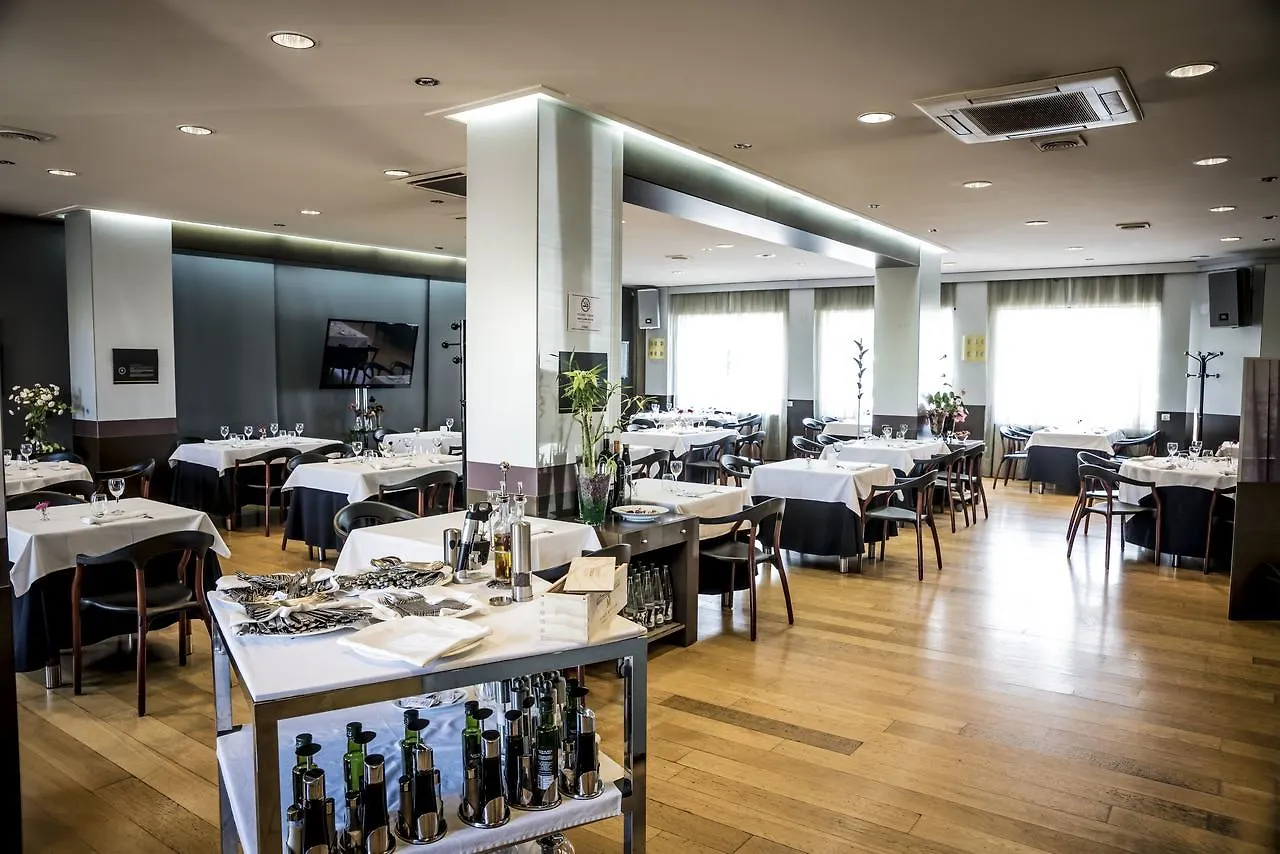 Hotel Gran Sol Solsona 3*,